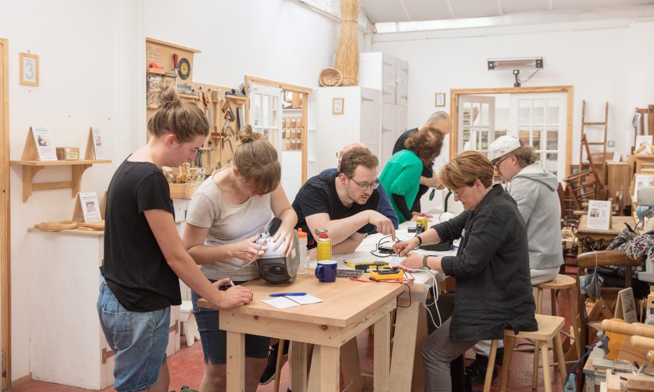 Le Repair Café : donner une seconde vie aux objets - Made In Clémence